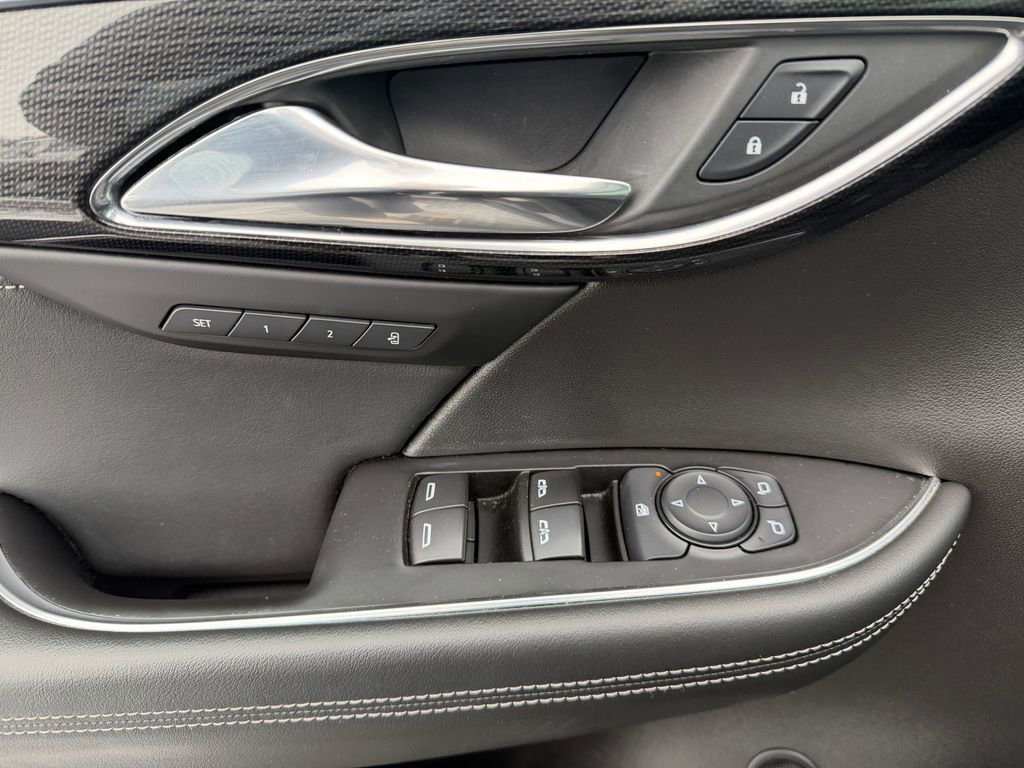 Used 2022 Buick Envision Essence w/ Technology Package II image 16