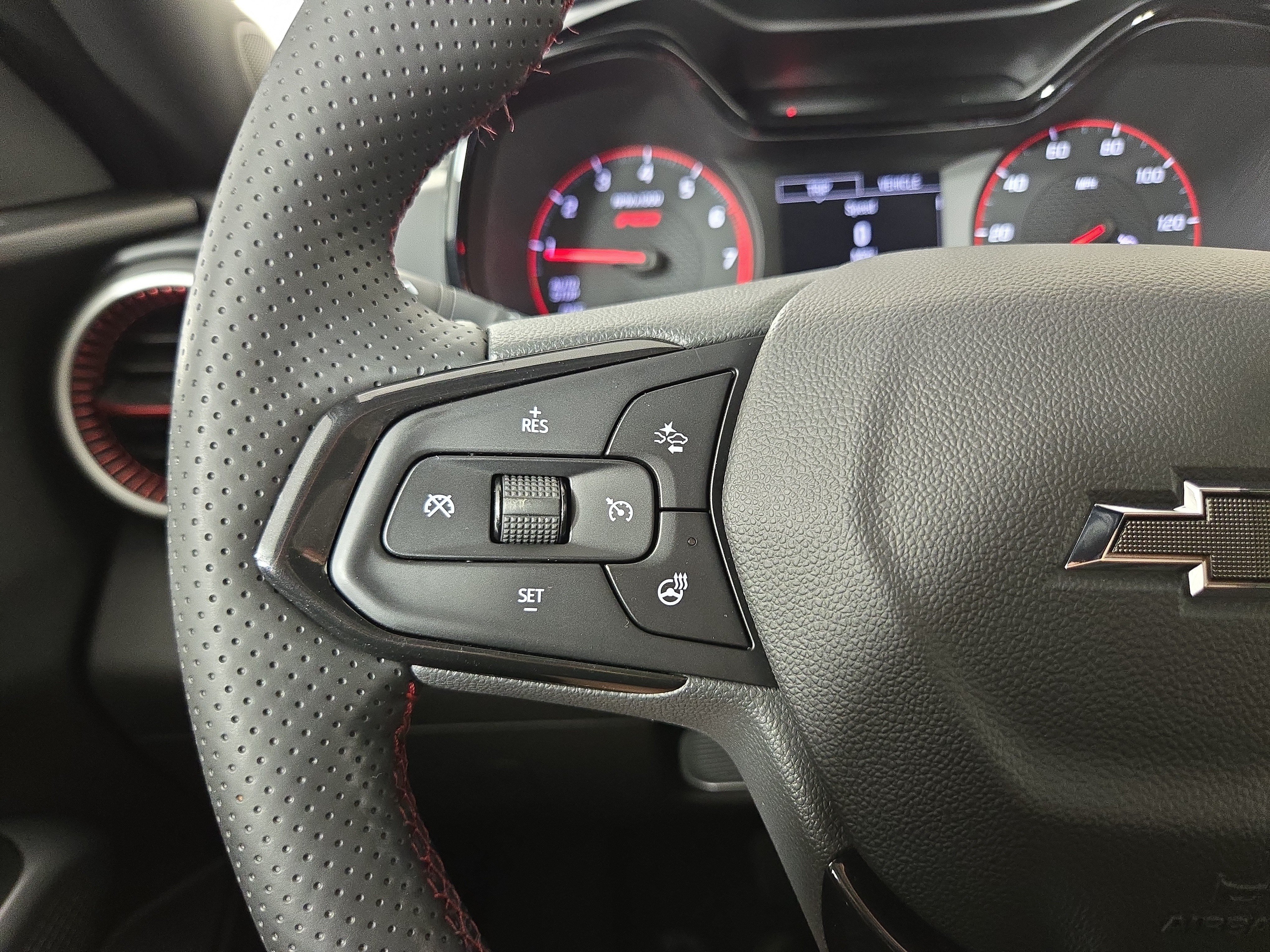 Certified 2024 Chevrolet Trax RS w/ Sunroof Package FWD image 15