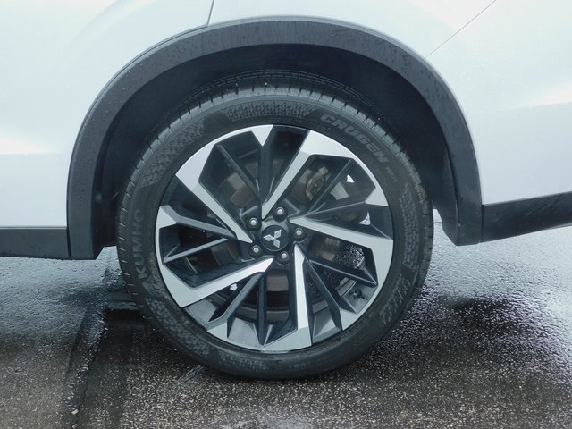 Used 2024 Mitsubishi Outlander SE image 11