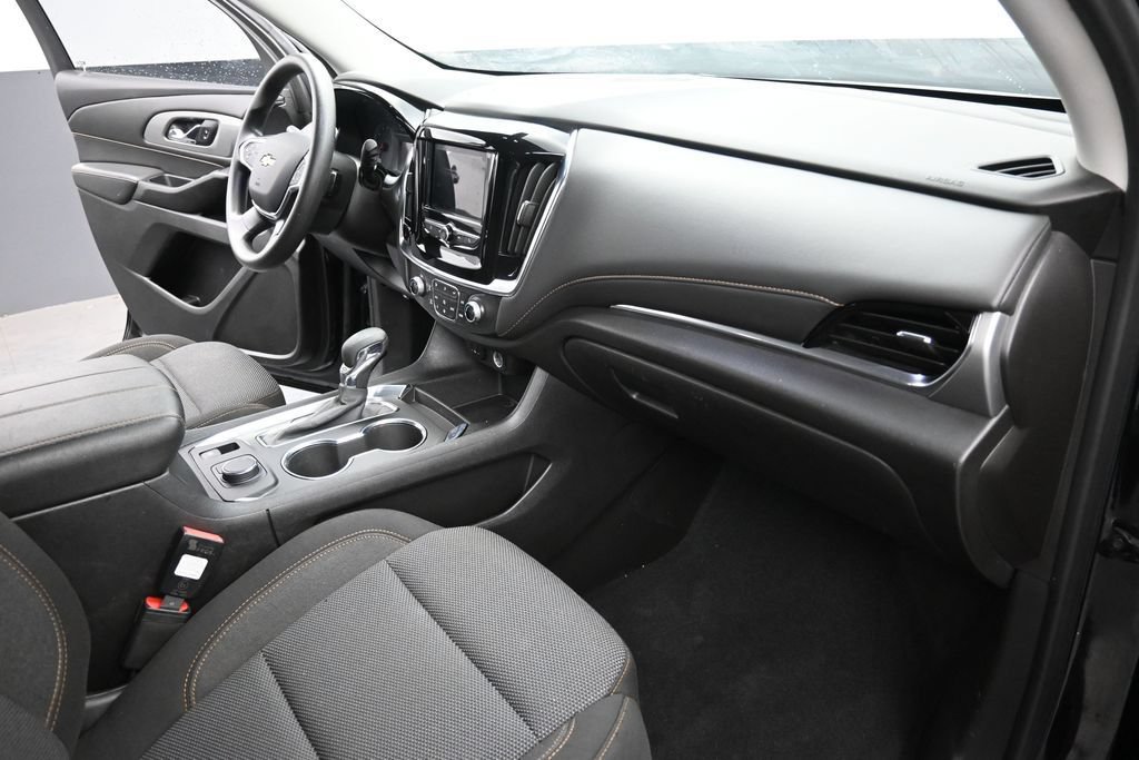 Used 2021 Chevrolet Traverse LS FWD image 16