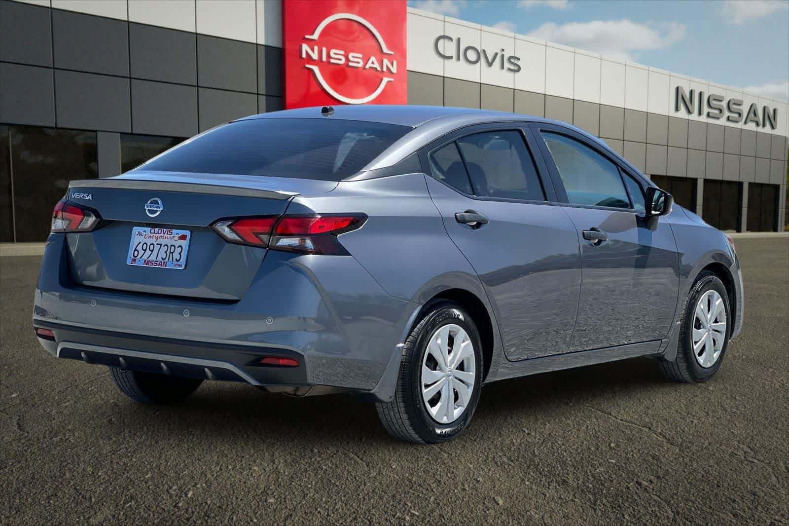 Used 2022 Nissan Versa S FWD image 3