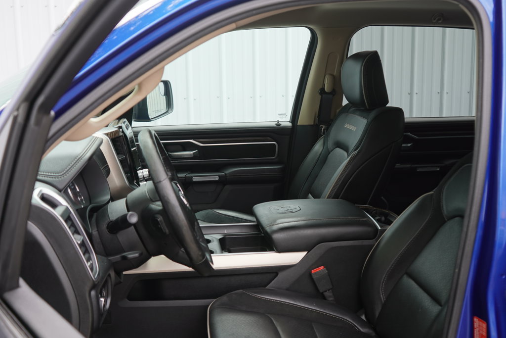 Used 2019 RAM 1500 Laramie AWD/4WD image 14