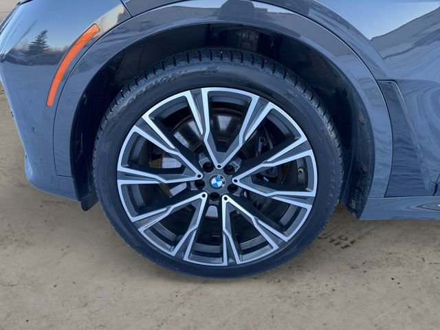 Used 2022 BMW X7 M50i w/ Dynamic Handling Package image 14