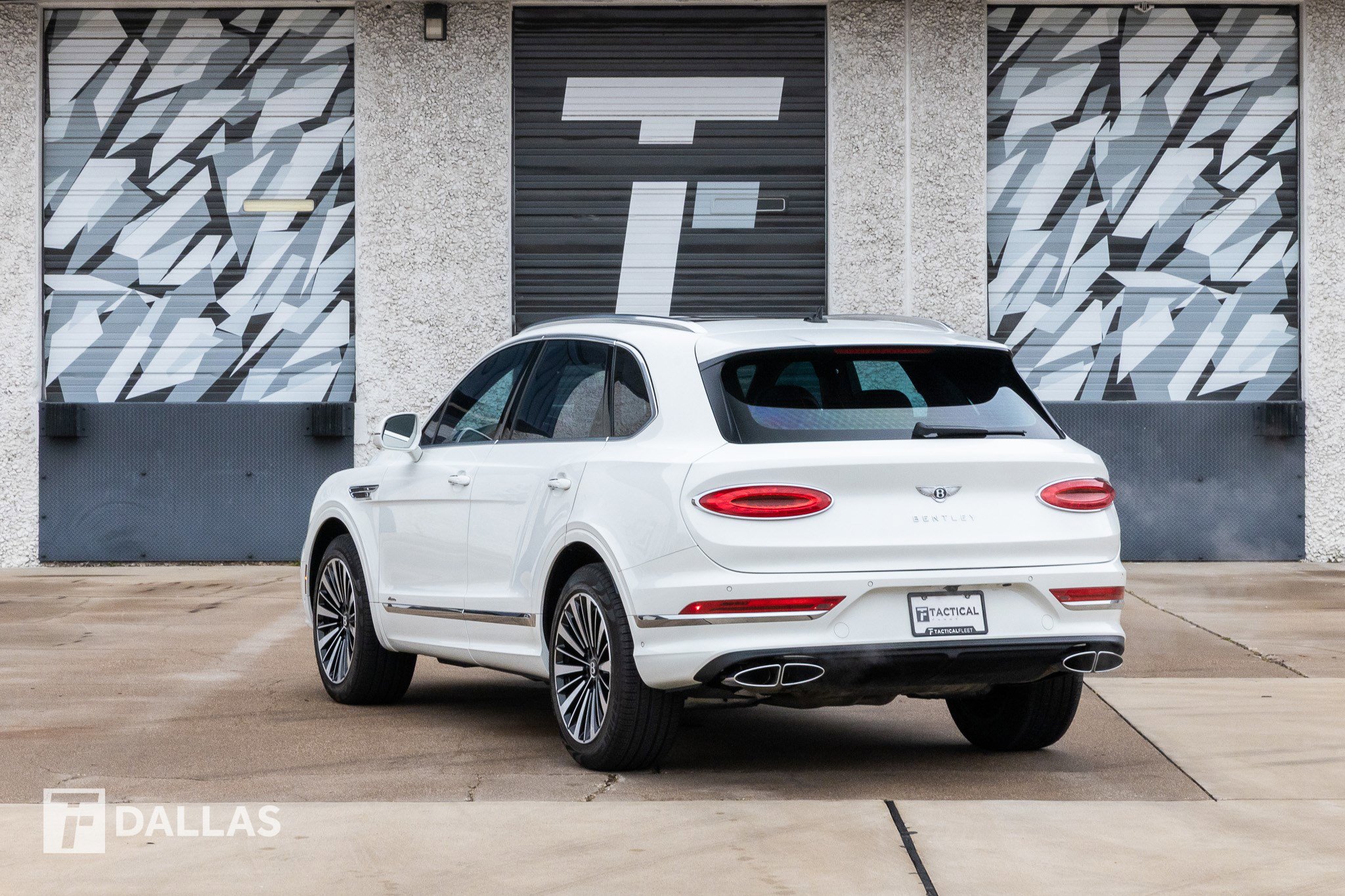 Used 2025 Bentley Bentayga image 11