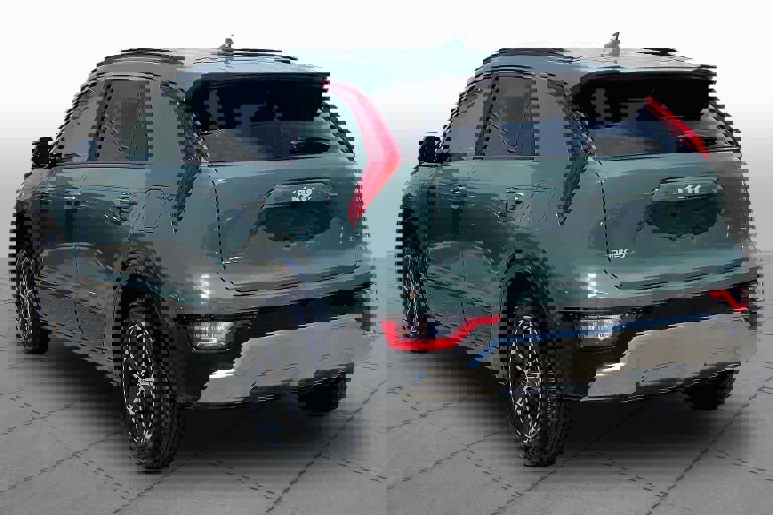 Used 2024 Kia Niro SX image 12