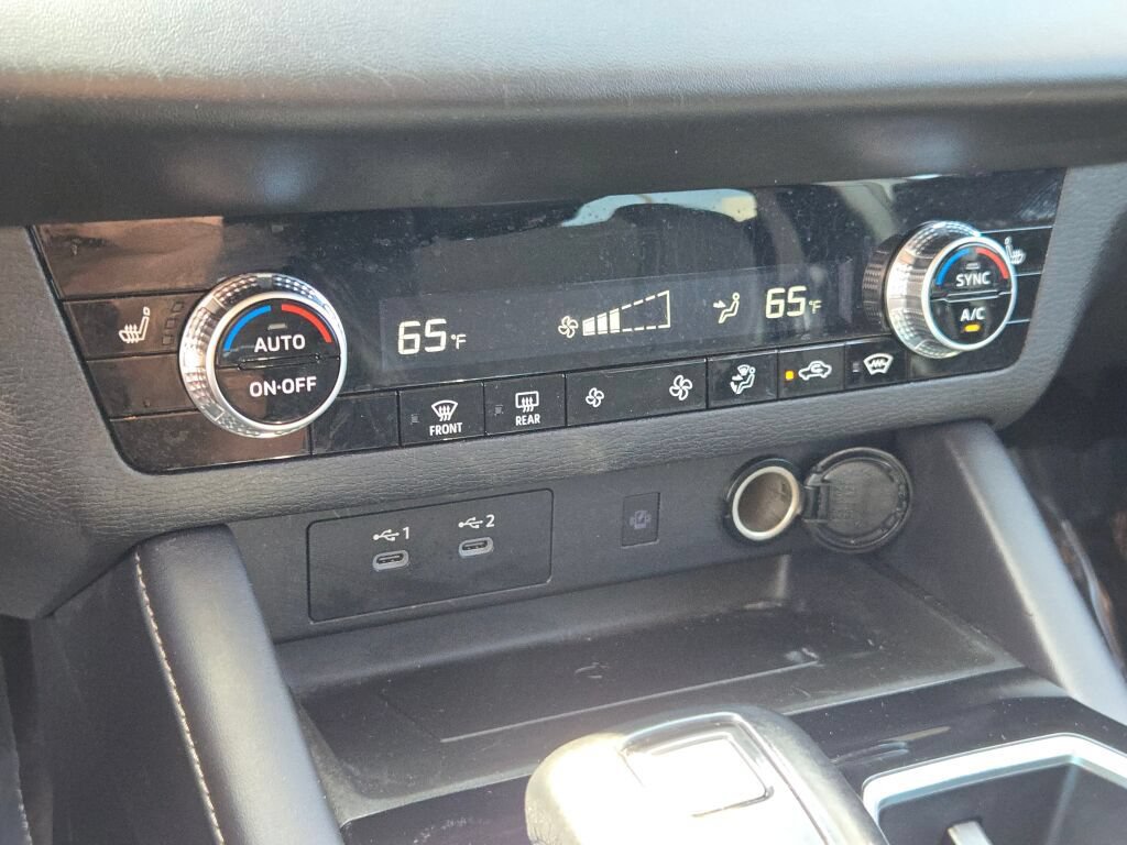 Used 2025 Mitsubishi Outlander SE AWD/4WD image 32