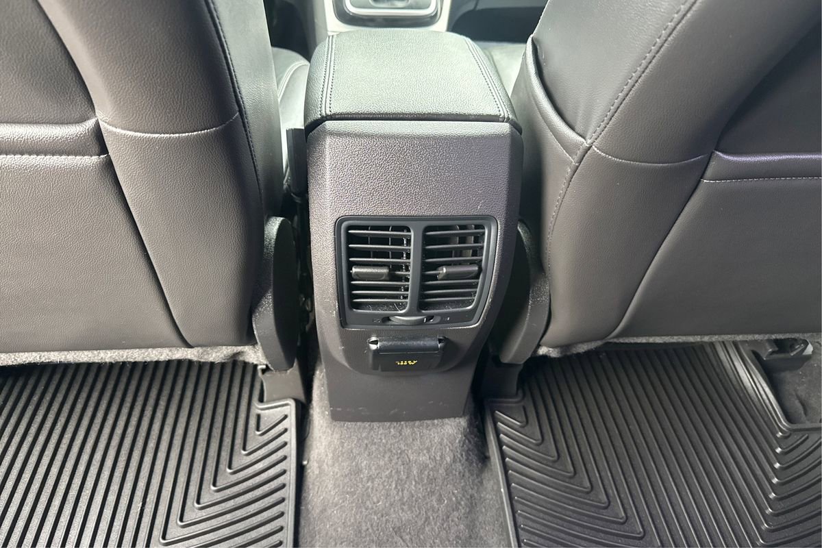 Used 2016 Ford C-MAX Energi SEL w/ Equipment Group 302A image 20