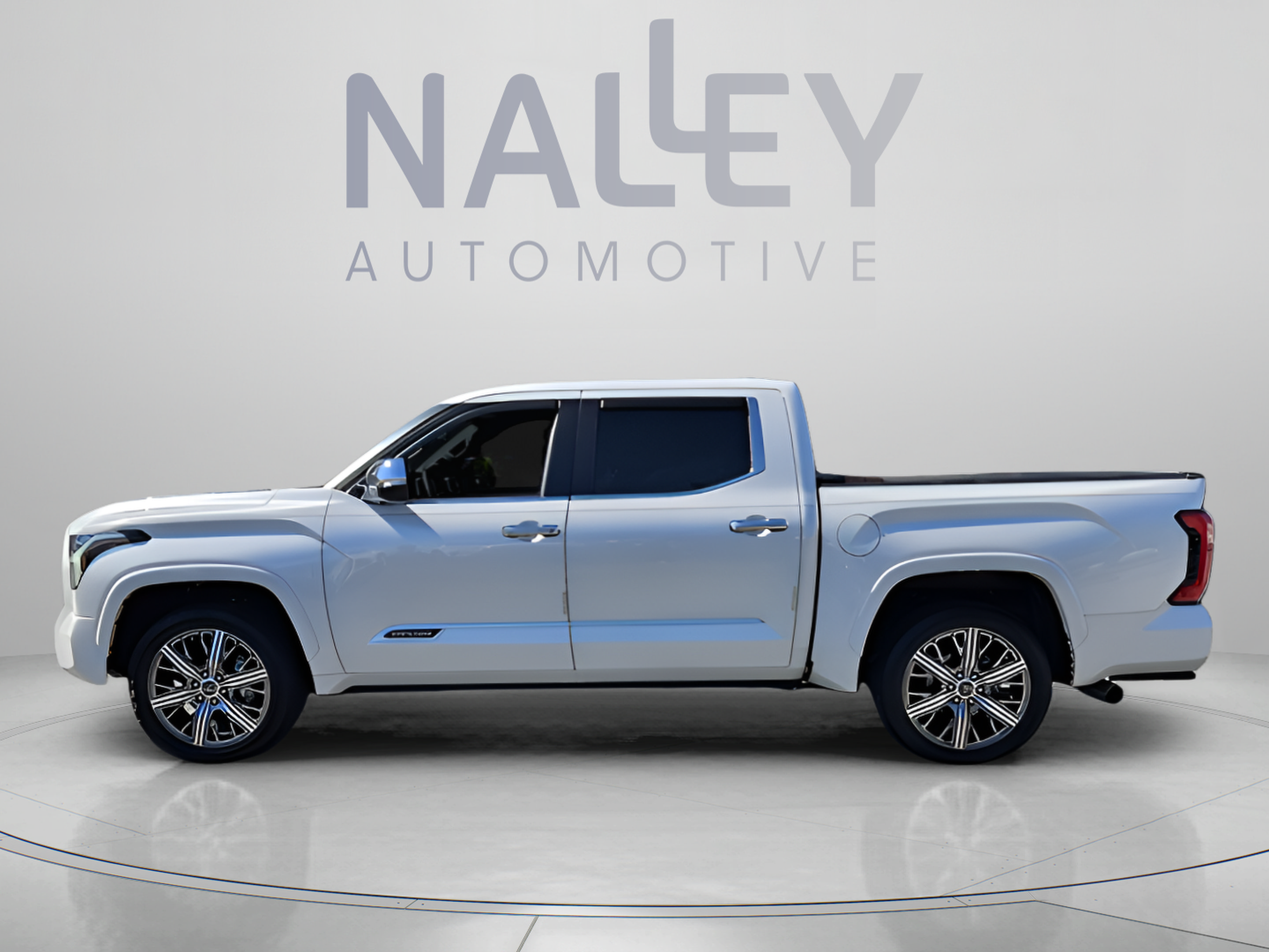 Used 2024 Toyota Tundra Capstone AWD/4WD image 2