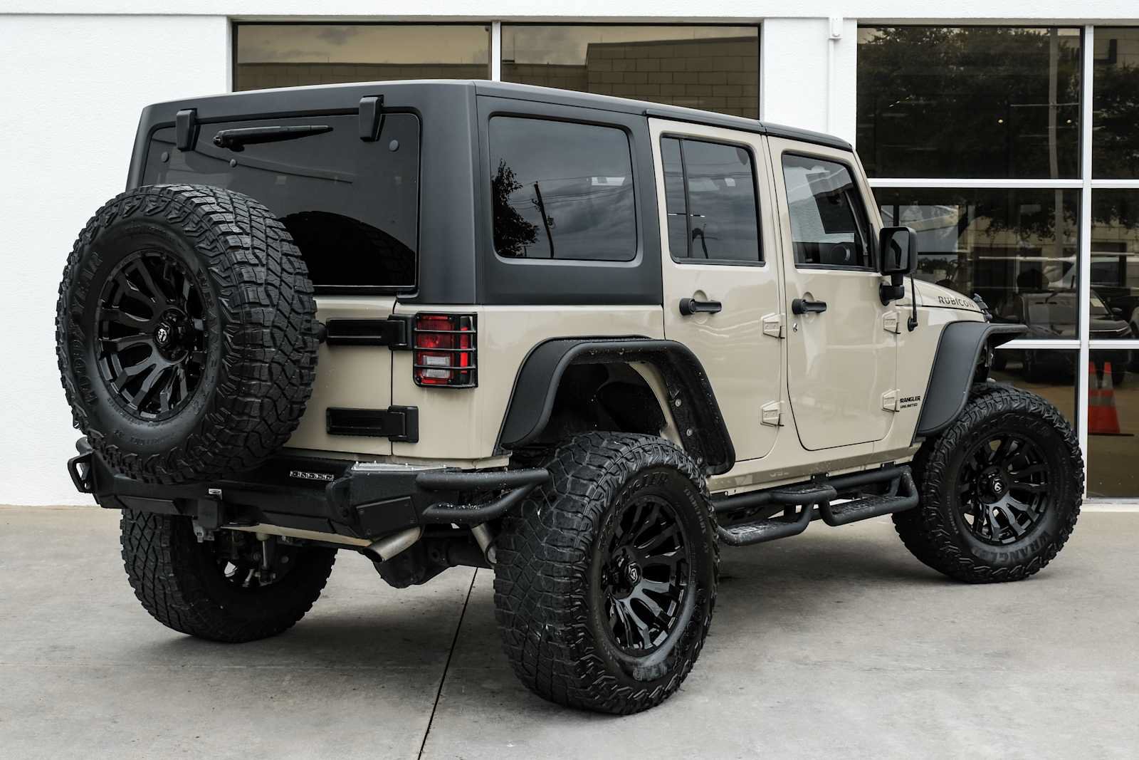 Used 2017 Jeep Wrangler Unlimited Rubicon w/ Connectivity Group AWD/4WD image 8
