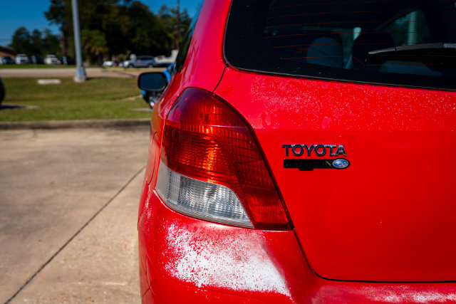 Used 2009 Toyota Yaris 2-Door Hatchback FWD image 16