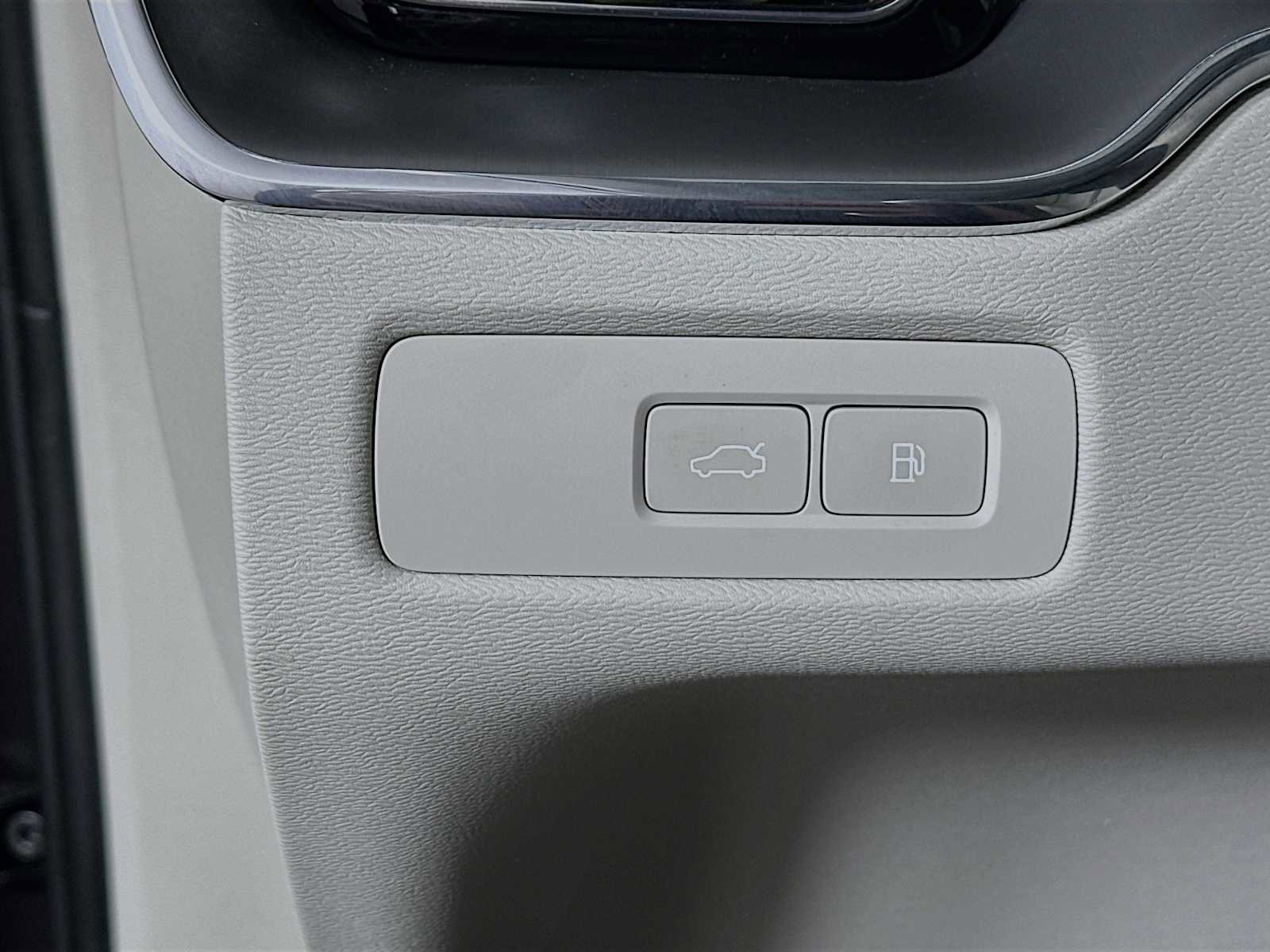 Used 2025 Volvo XC60 T8 Core w/ Protection Package Premier image 10