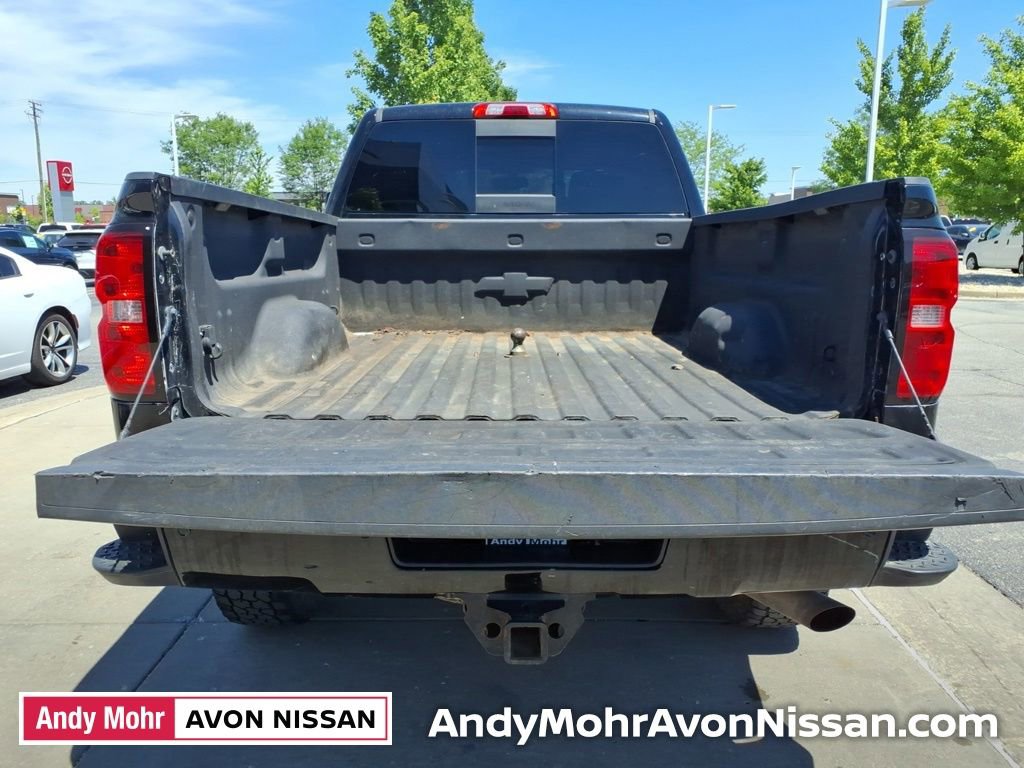 Used 2019 Chevrolet Silverado 2500 LT w/ Midnight Edition AWD/4WD image 9