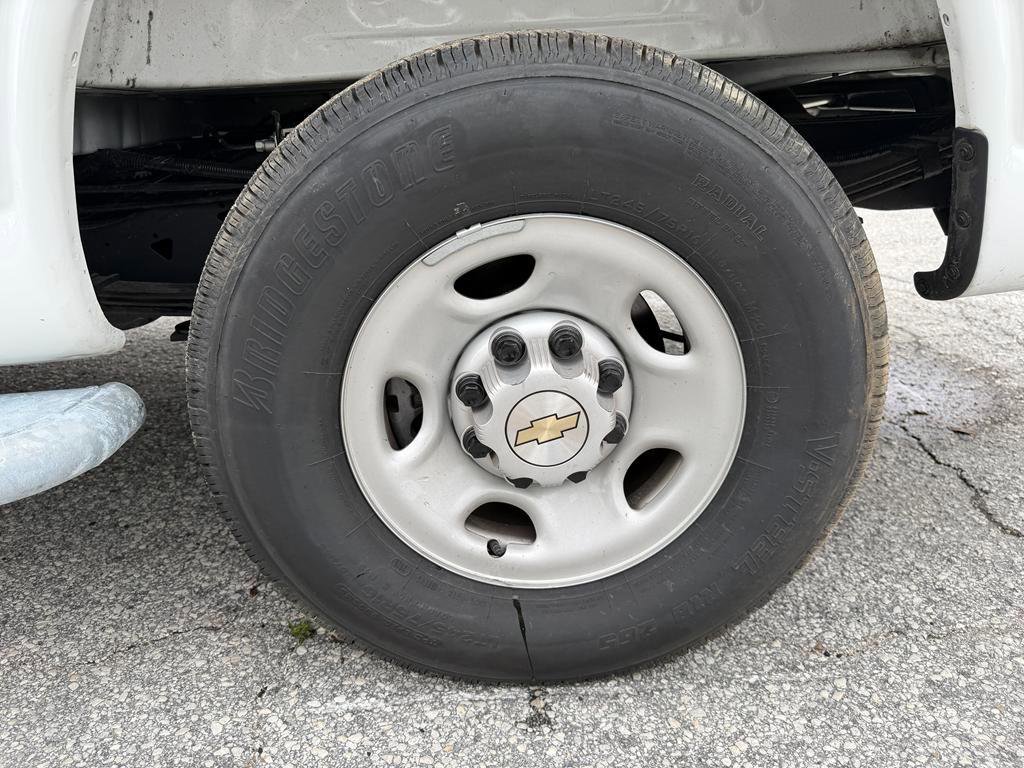 Used 2025 Chevrolet Express 2500 w/ Driver Convenience Package image 25