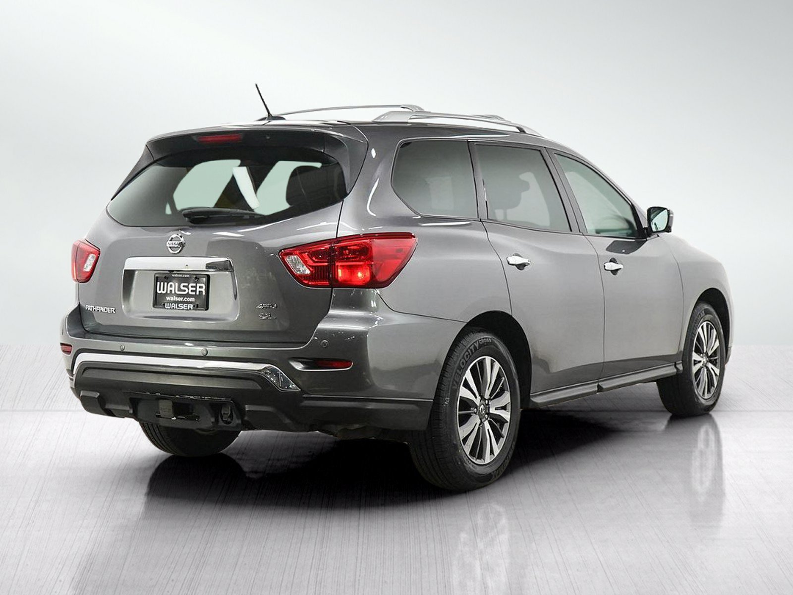 Used 2017 Nissan Pathfinder SL w/ SL Premium Package AWD/4WD image 5