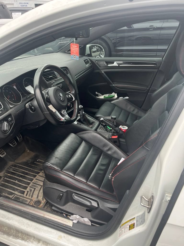 Used 2017 Volkswagen GTI SE FWD image 3