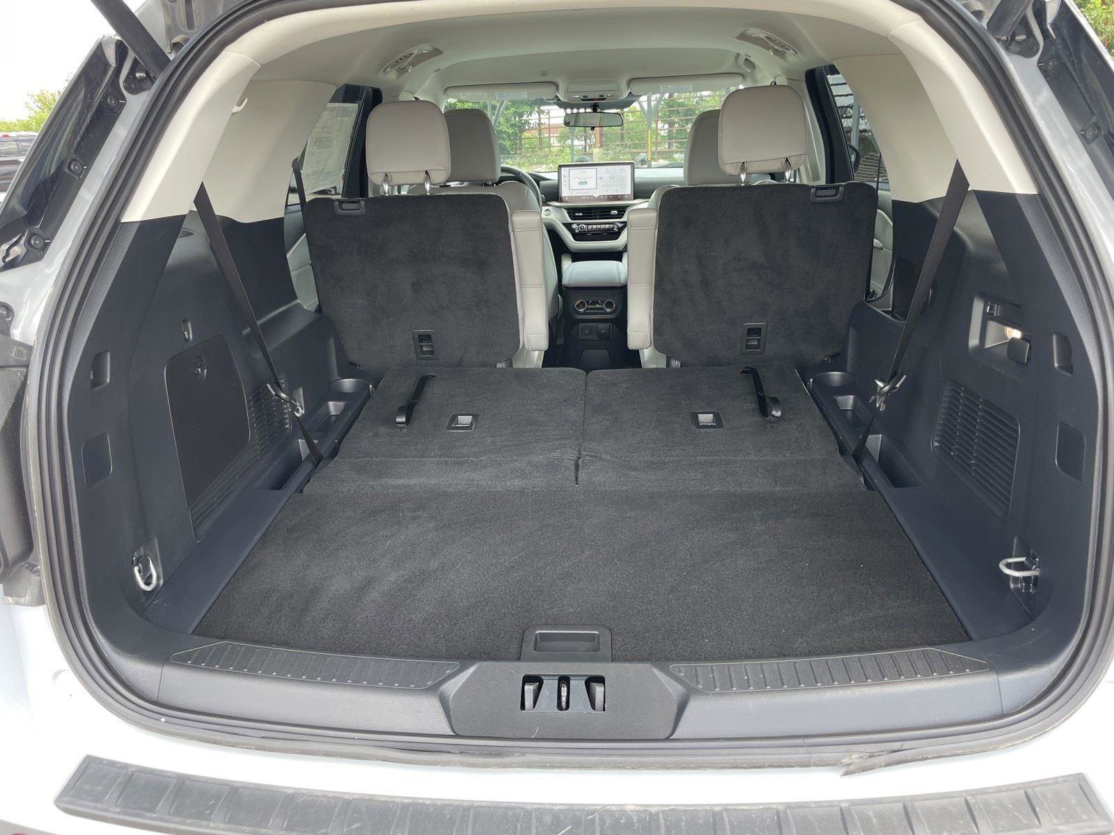 Used 2013 Ford Taurus SEL FWD image 28
