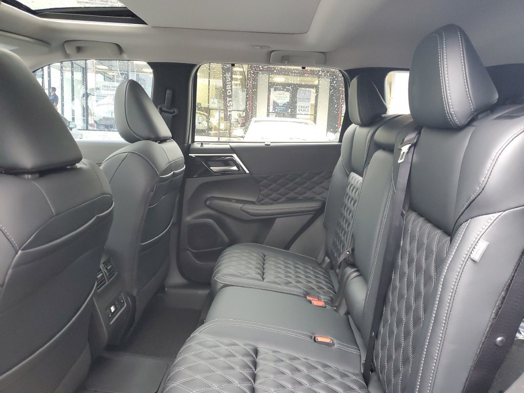 Used 2025 Mitsubishi Outlander SEL AWD/4WD image 14