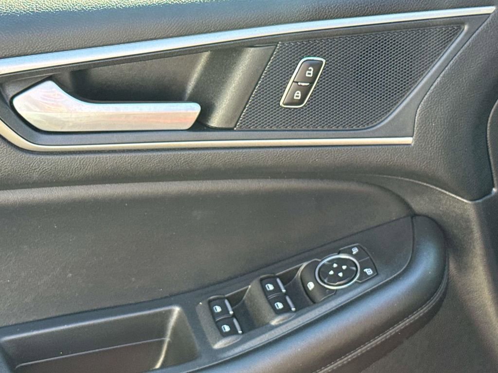 Used 2022 Ford Edge SEL image 18