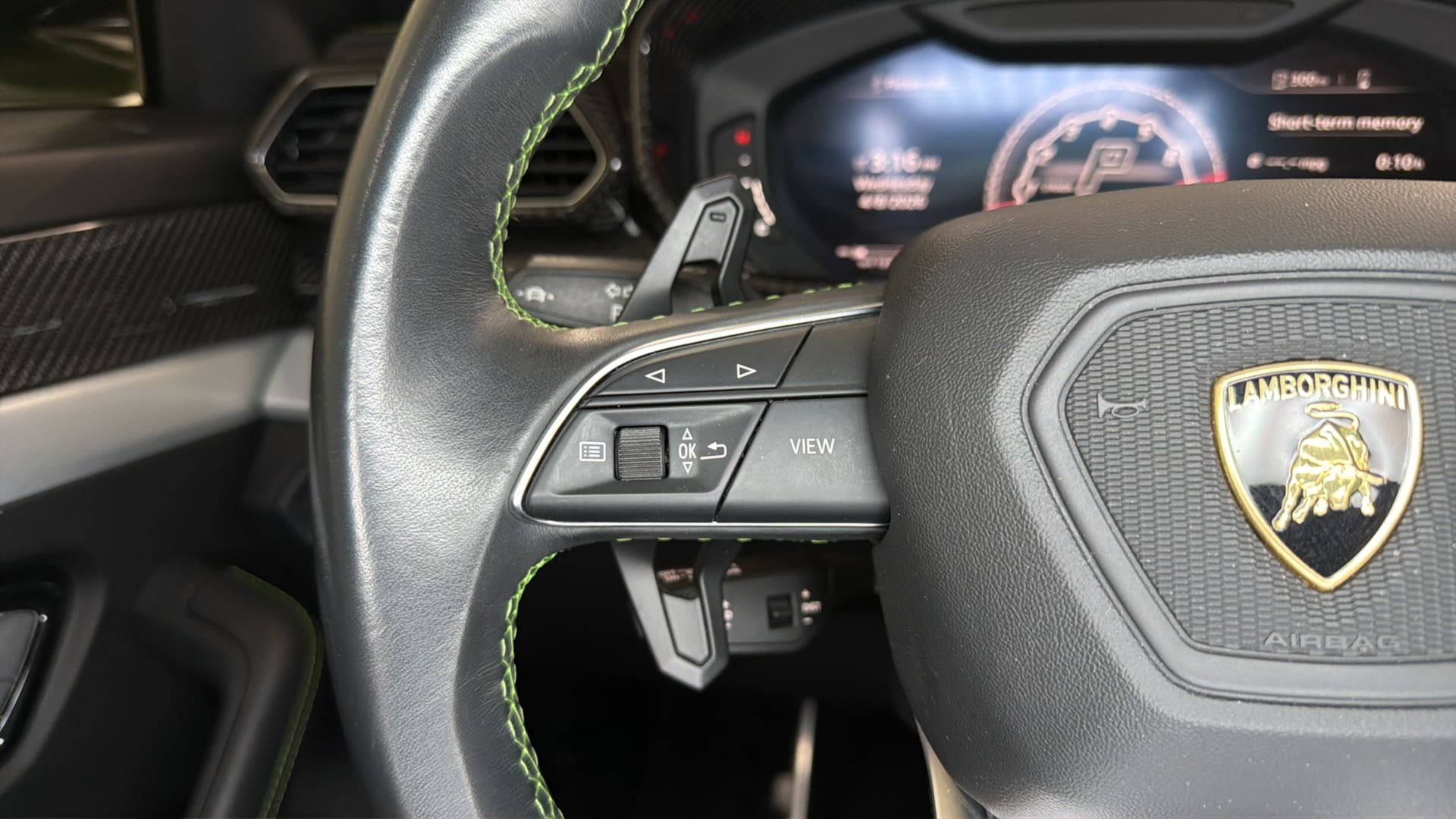Used 2020 Lamborghini Urus AWD/4WD image 26