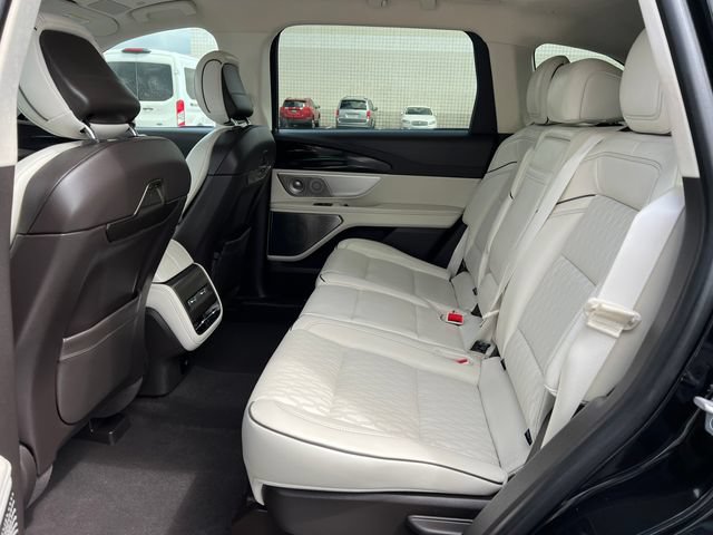 Used 2025 Lincoln Nautilus Black Label AWD/4WD image 4