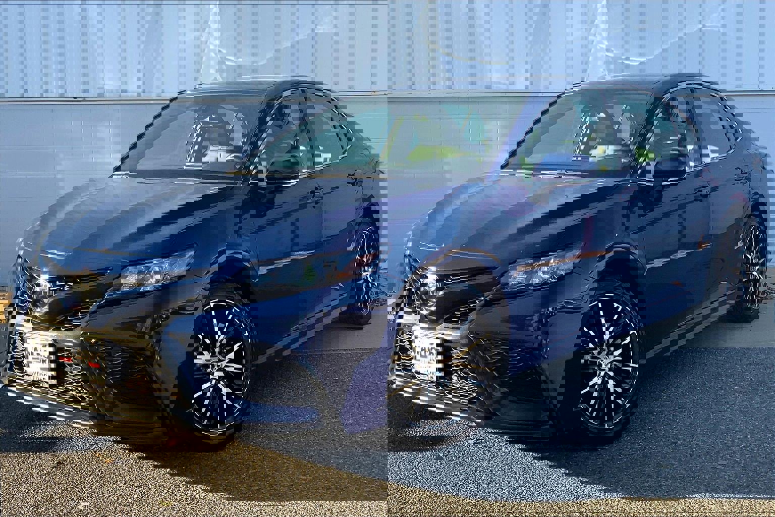 Used 2023 Toyota Camry SE image 2