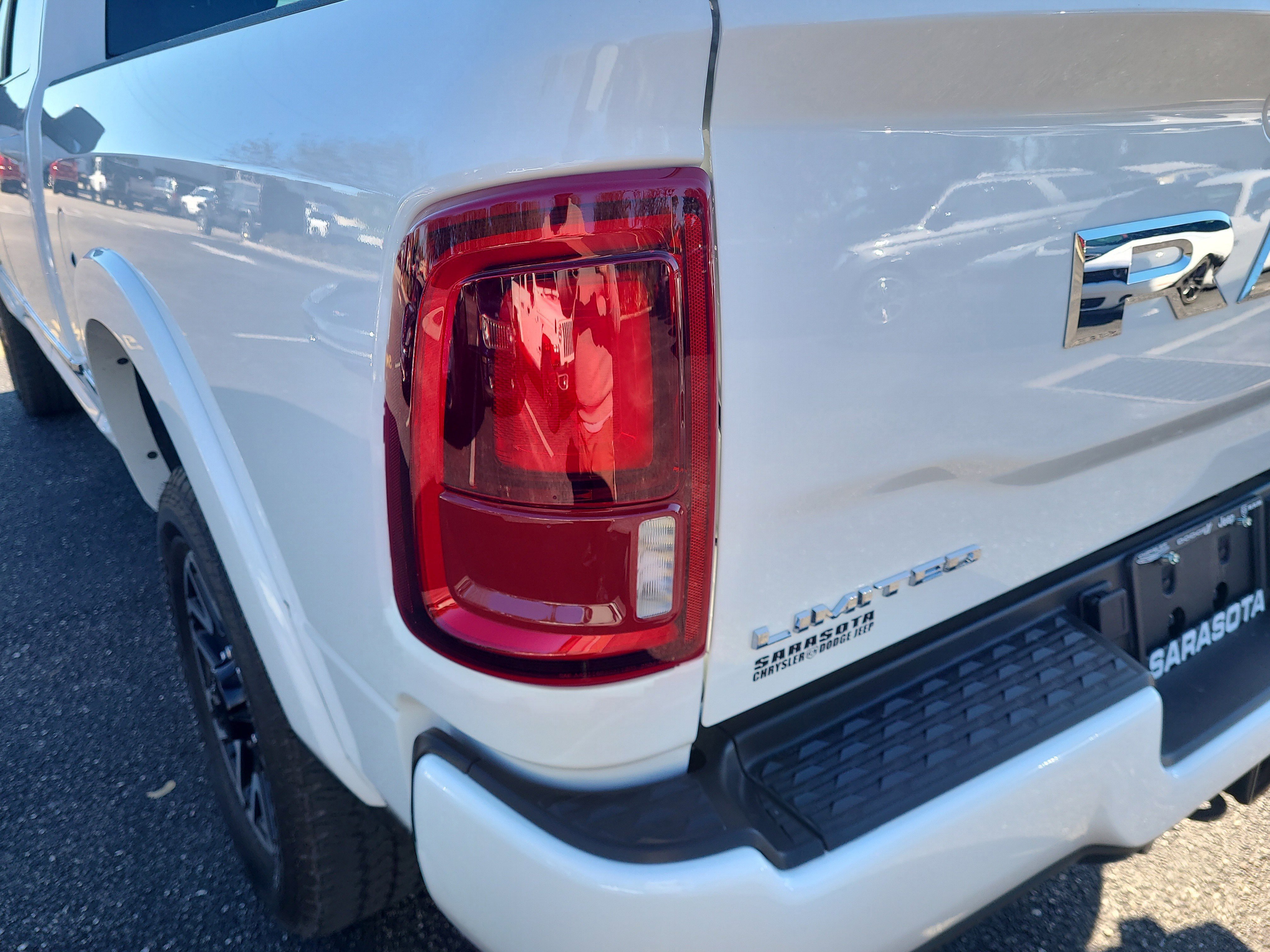 Used 2025 RAM 3500 Limited AWD/4WD image 13