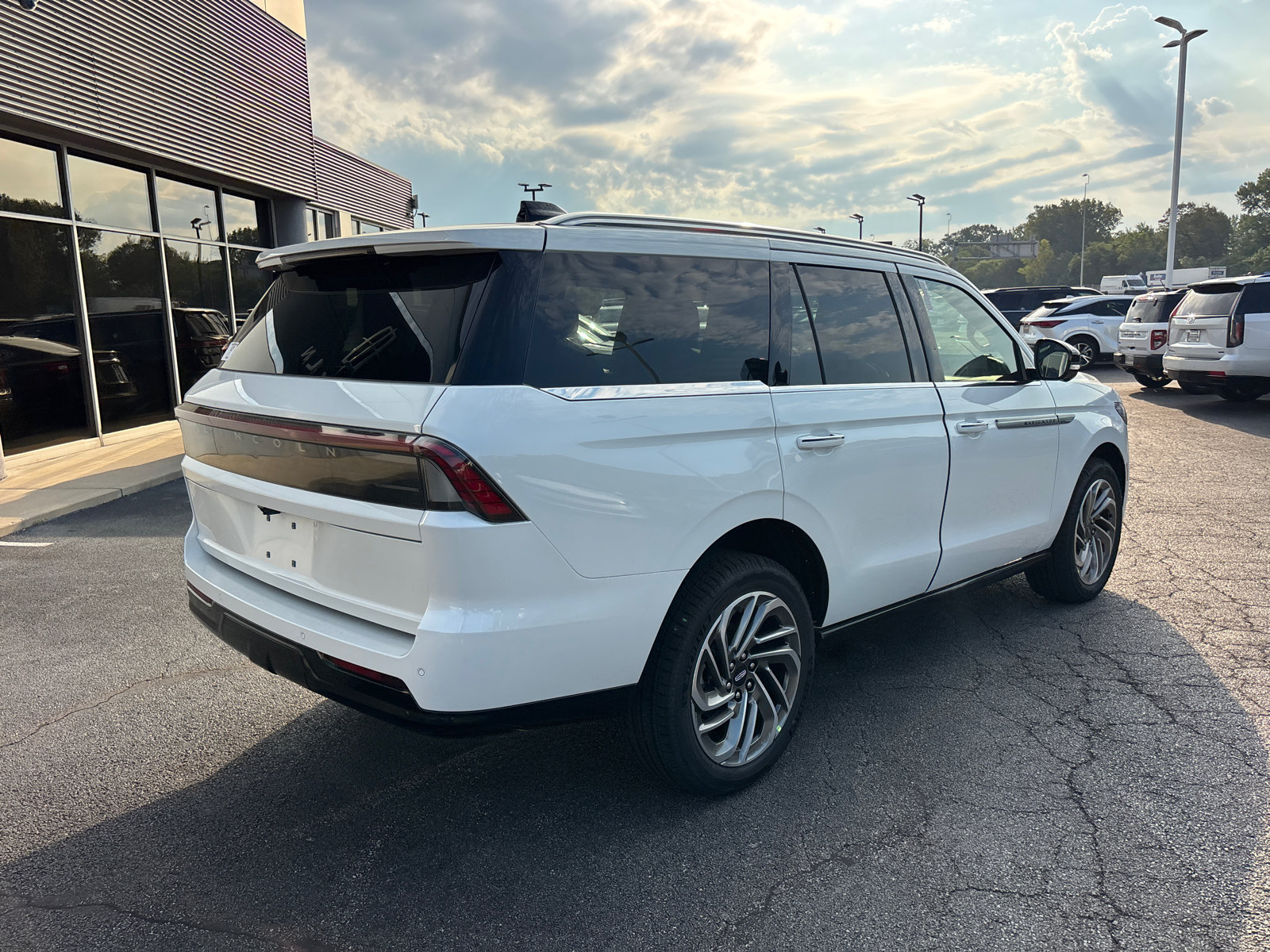 New 2027 Lincoln Navigator Reserve AWD/4WD image 7