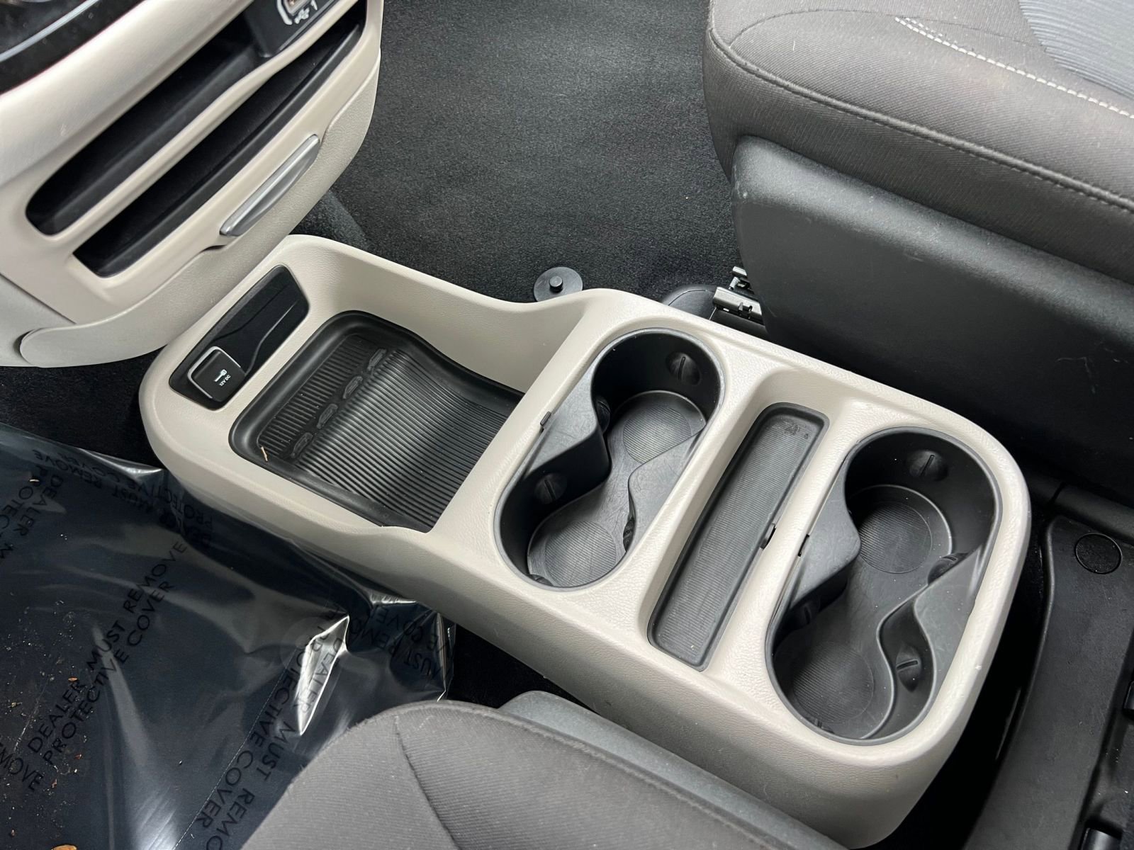 Used 2023 Chrysler Voyager LX image 45