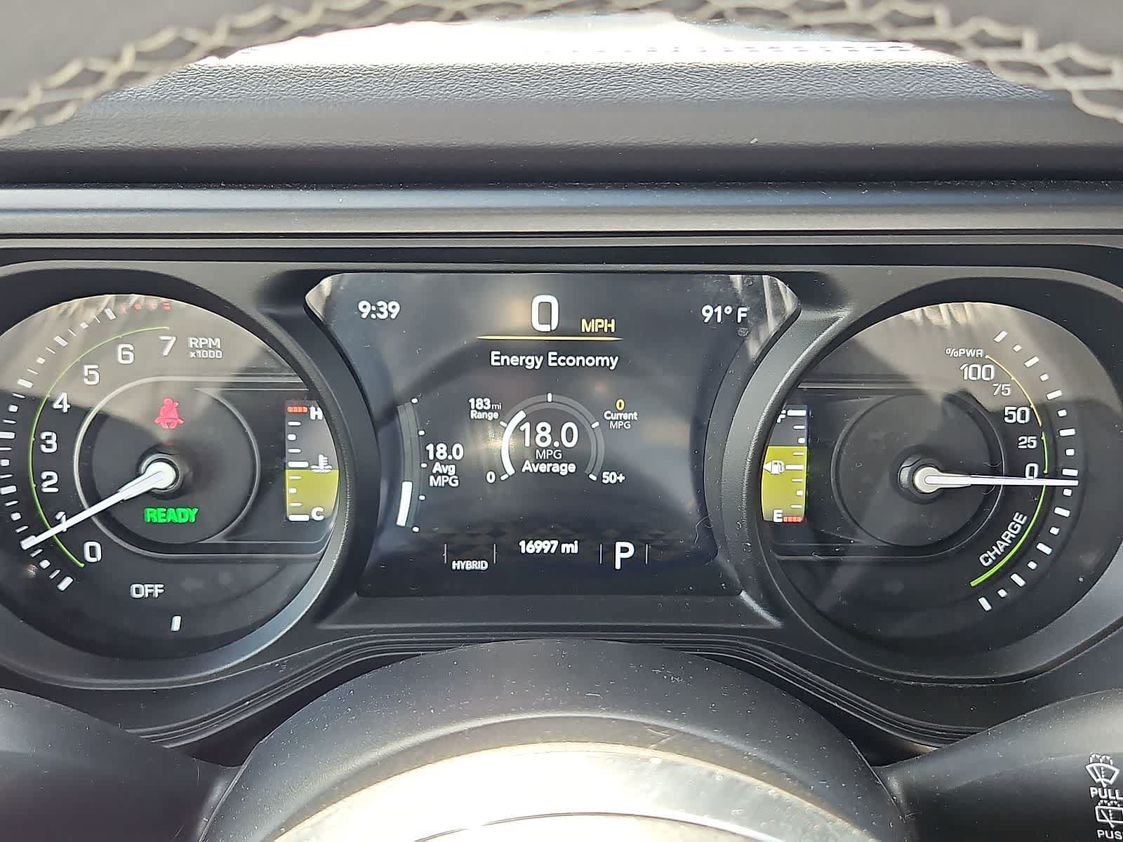 Used 2025 Jeep Wrangler Unlimited Sahara AWD/4WD image 17