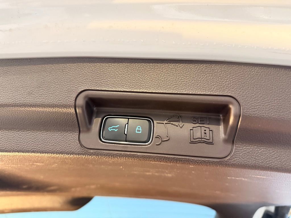 Used 2023 Ford Explorer King Ranch w/ Technology Package image 35