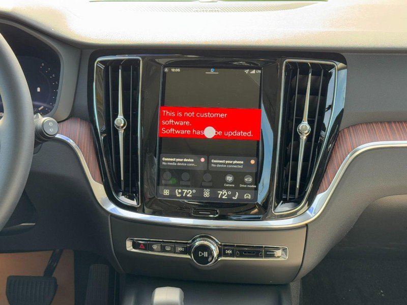 New 2026 Volvo V60 B5 Cross Country Plus w/ Climate Package image 8