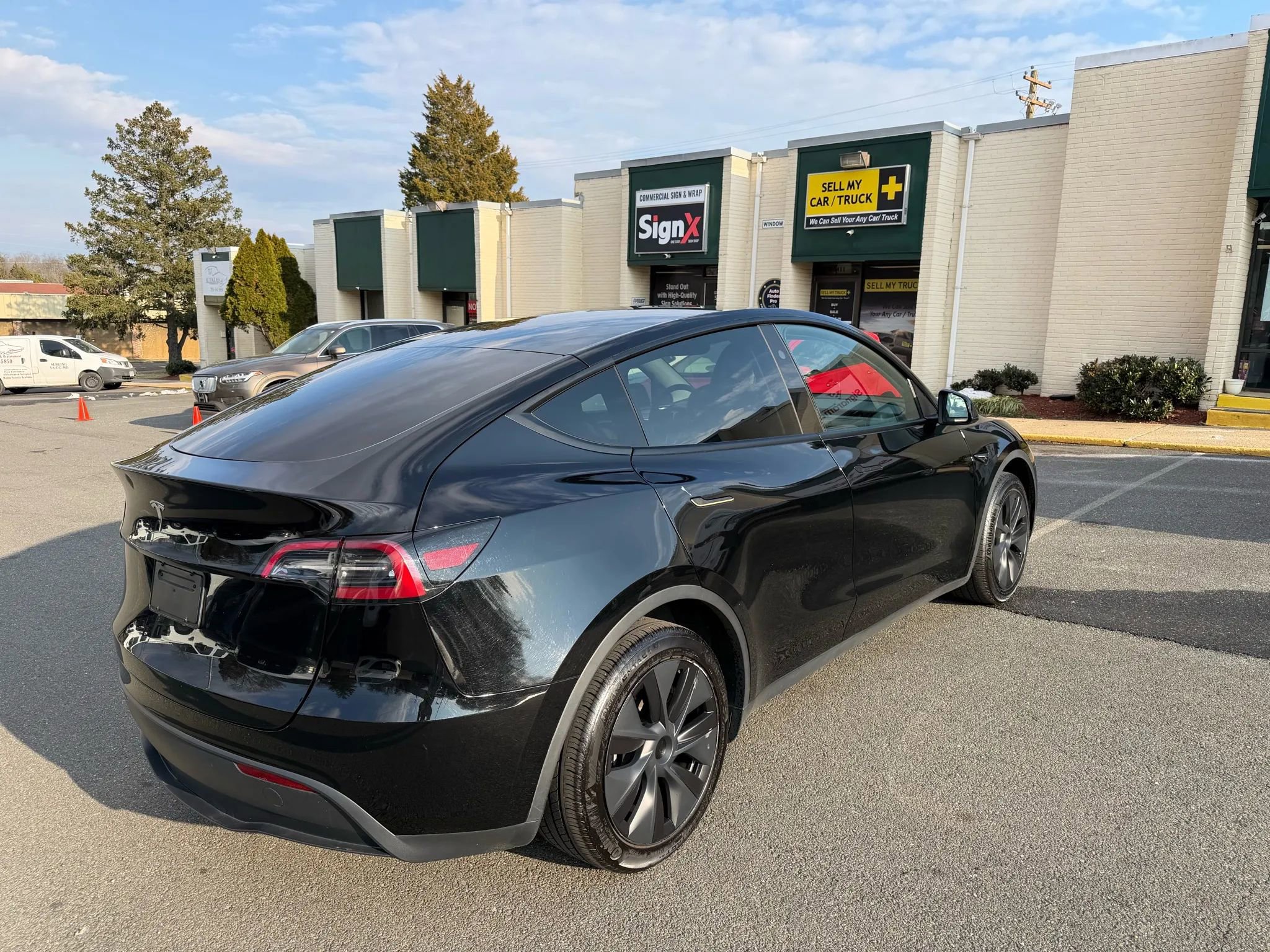 Used 2025 Tesla Model Y Long Range image 8