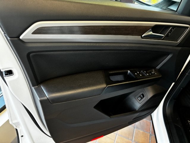 Used 2020 Volkswagen Atlas SE w/ Panoramic Sunroof Package FWD image 11