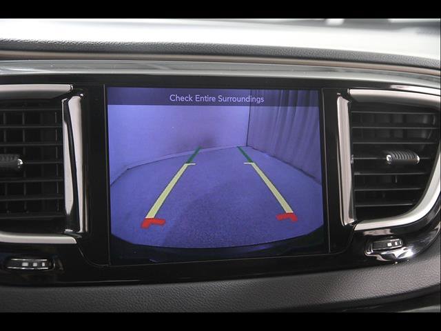 Used 2017 Chrysler Pacifica Touring-L FWD image 14
