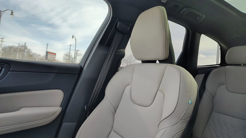 New 2026 Volvo XC60 B5 Plus w/ Protection Package Premier image 22