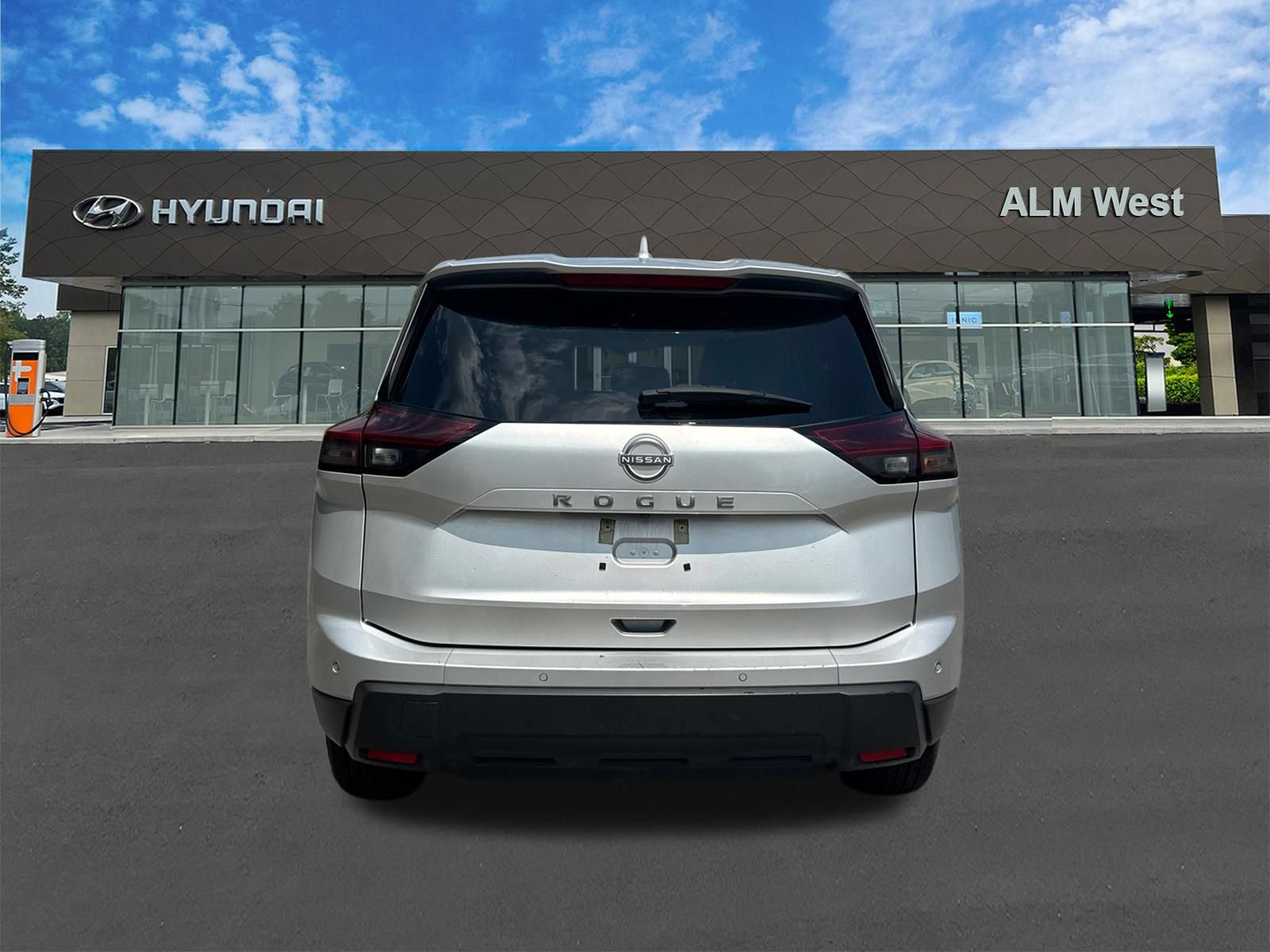 Used 2025 Nissan Rogue SV FWD image 6