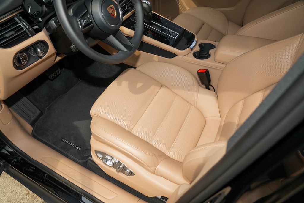 Certified 2026 Porsche Macan AWD/4WD image 21