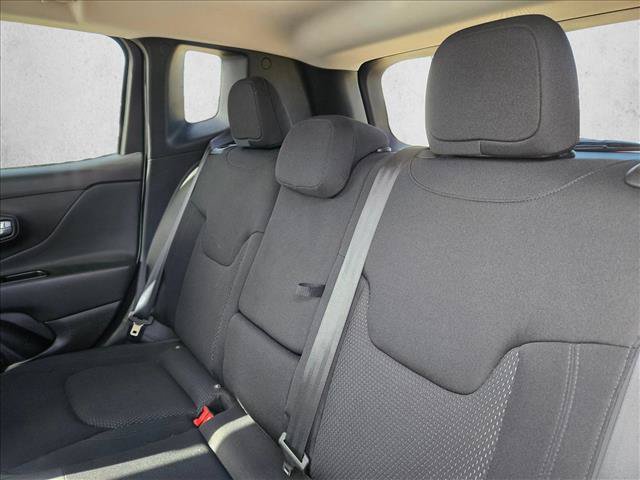 Used 2020 Jeep Renegade Altitude FWD image 18