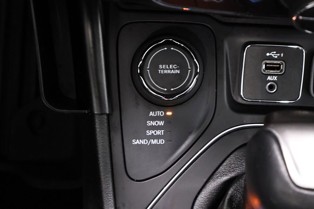 Used 2021 Jeep Cherokee Latitude Lux 80th Anniv w/ Quick Order Package 26U 80TH image 31