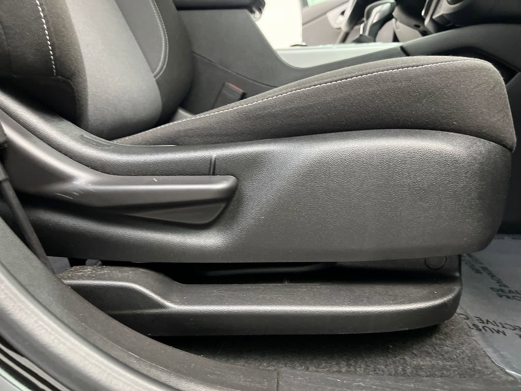 Used 2025 Chevrolet Blazer LT image 23