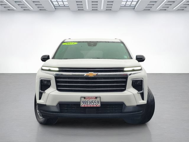 Used 2025 Chevrolet Traverse LT AWD/4WD image 2