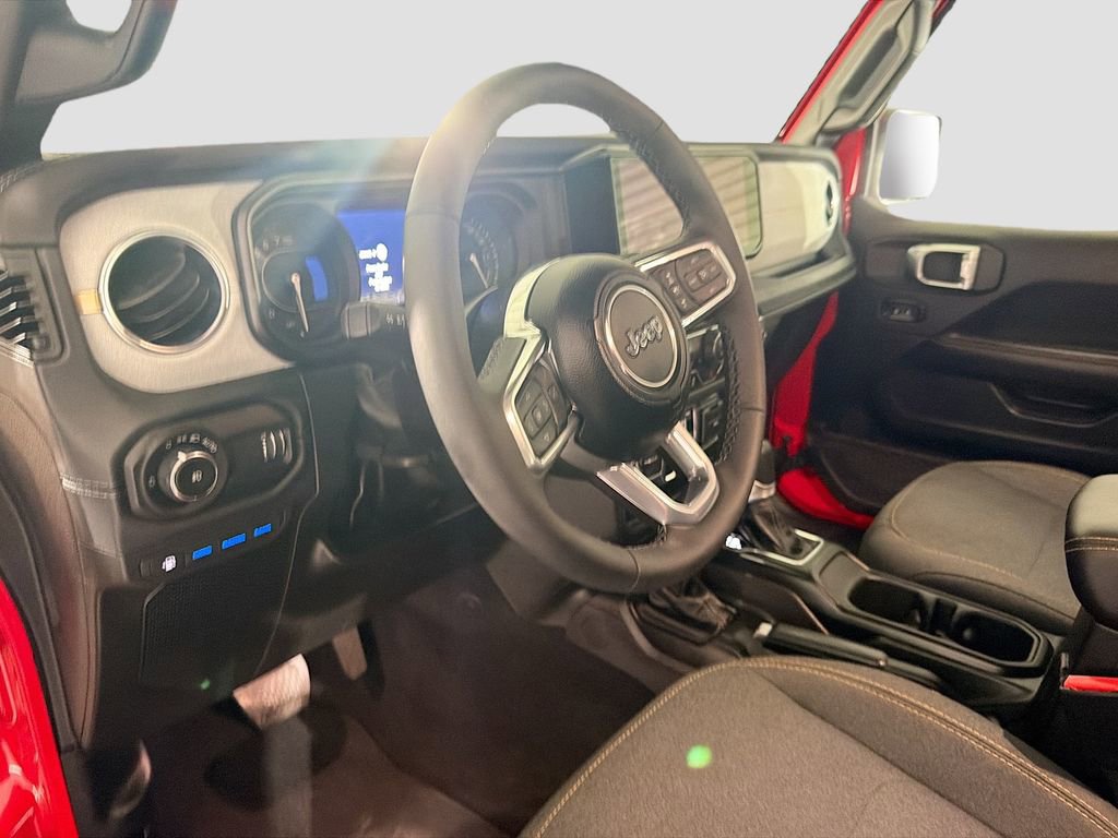 Used 2025 Jeep Wrangler Unlimited Sahara image 9