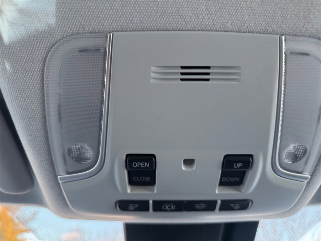 Used 2016 Toyota Prius Three image 28