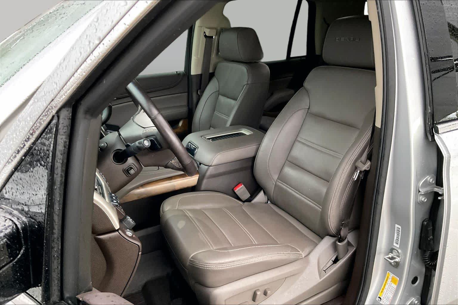 Used 2020 GMC Yukon Denali w/ Denali Ultimate Package RWD image 9
