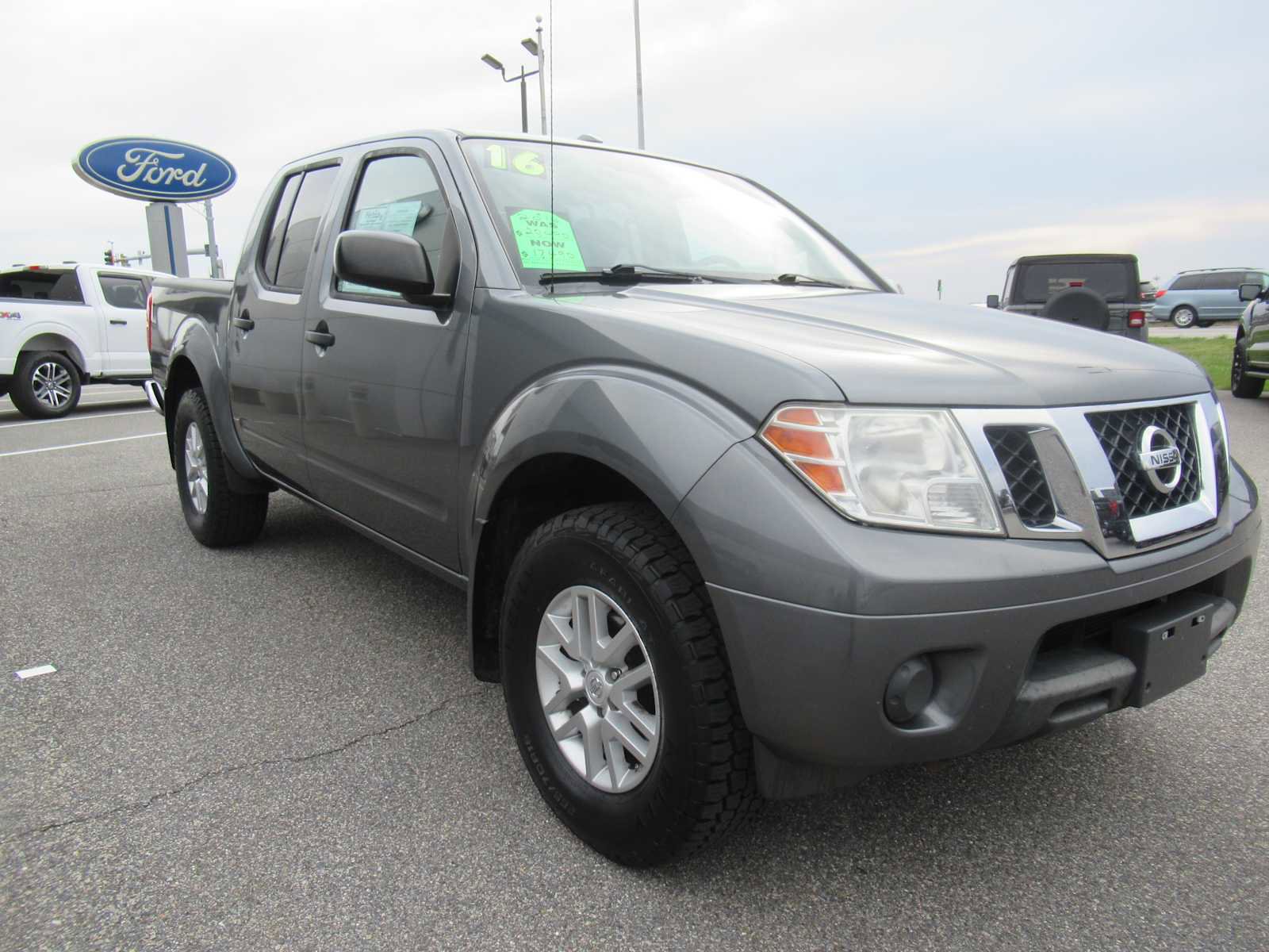 Used 2016 Nissan Frontier SV AWD/4WD image 3