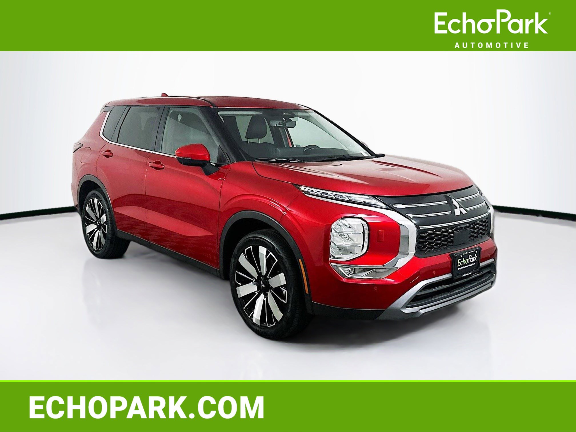 Used 2025 Mitsubishi Outlander SE image 1