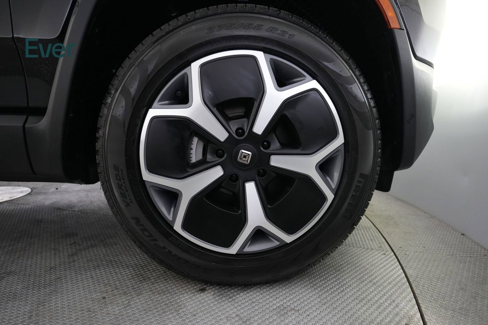 Used 2024 Rivian R1S Adventure image 19