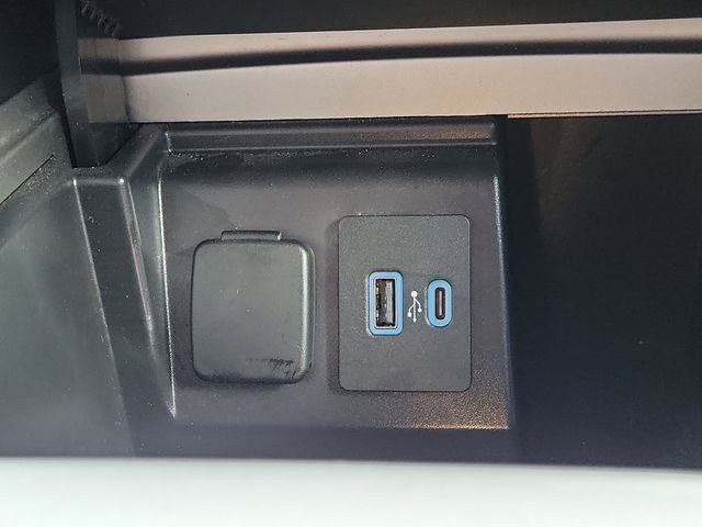 Used 2021 Ford Explorer XLT RWD image 24
