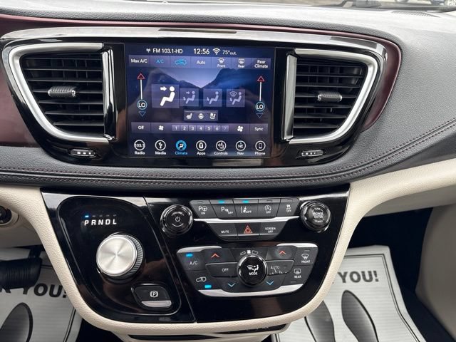 Used 2018 Chrysler Pacifica Limited w/ Tire & Wheel Group FWD image 13
