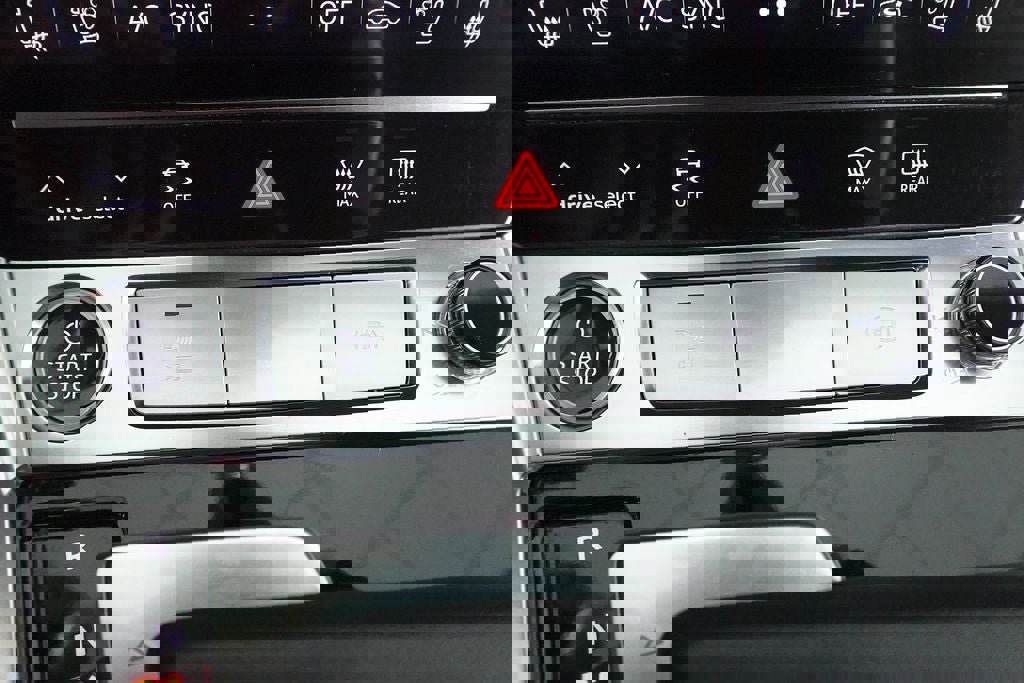 Used 2024 Audi Q8 e-tron Premium Plus w/ Premium Plus Package image 21